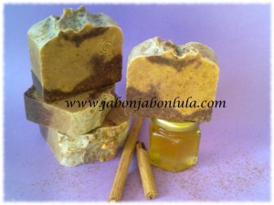 Jabón de Miel y Canela, un jabón natural a base de aceite de oliva, miel y canela para deleitarse en el baño